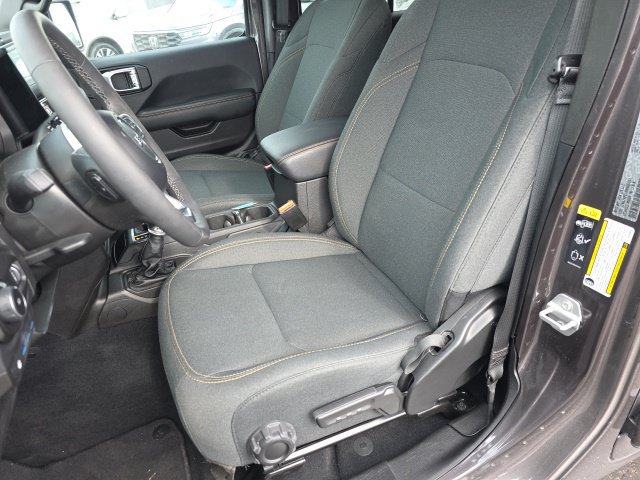 Used 2025 Jeep Wrangler Unlimited Sahara w/ Safety Group AWD/4WD image 14