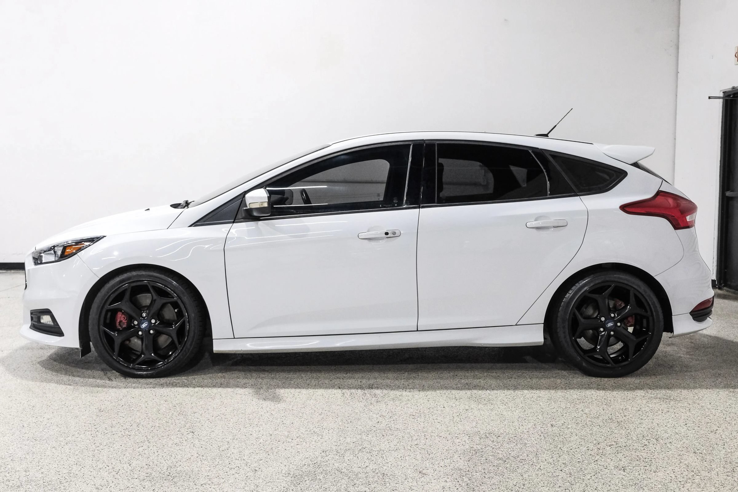 Used 2017 Ford Focus ST FWD image 8