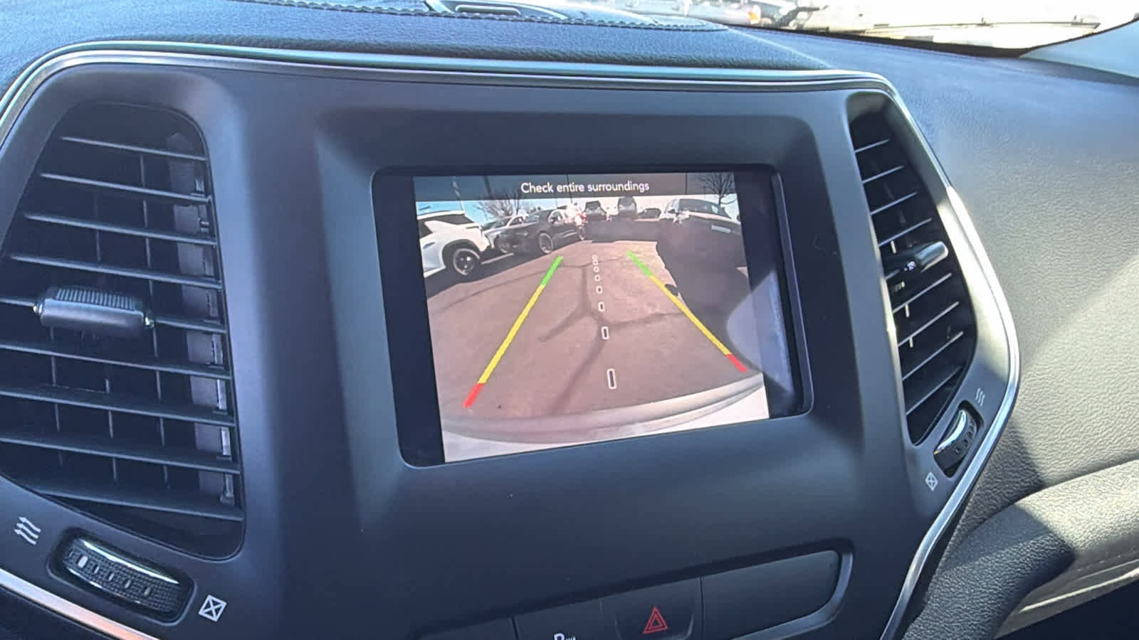 Used 2020 Jeep Cherokee Latitude Plus image 15