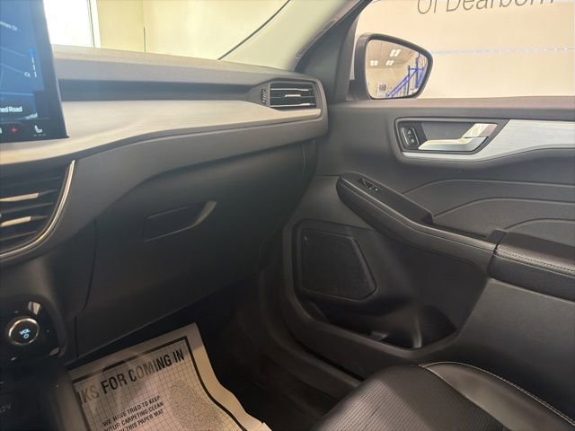 Used 2025 Ford Escape Platinum AWD/4WD image 19