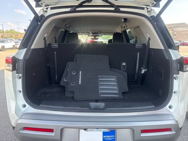 Used 2023 Nissan Pathfinder SL FWD image 17