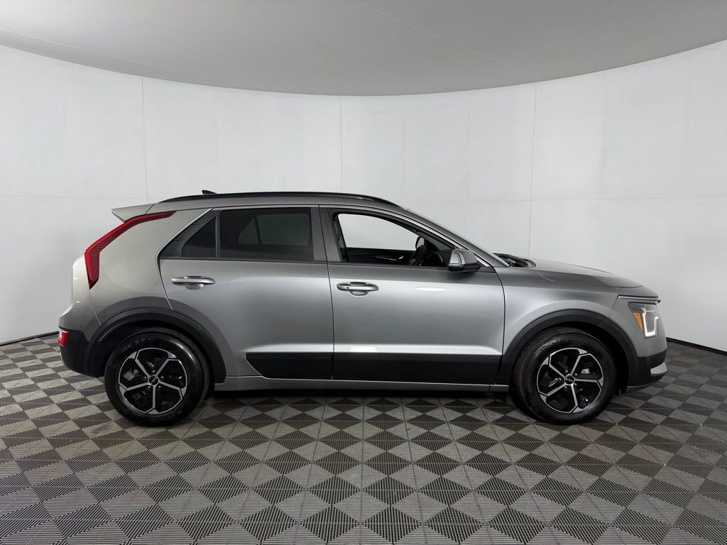 Used 2025 Kia Niro EX image 7