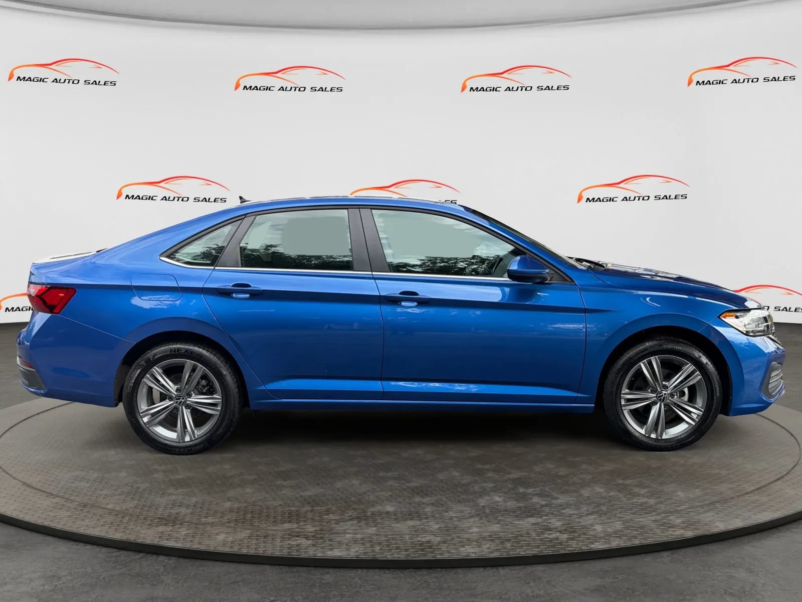 Used 2023 Volkswagen Jetta SE FWD image 6