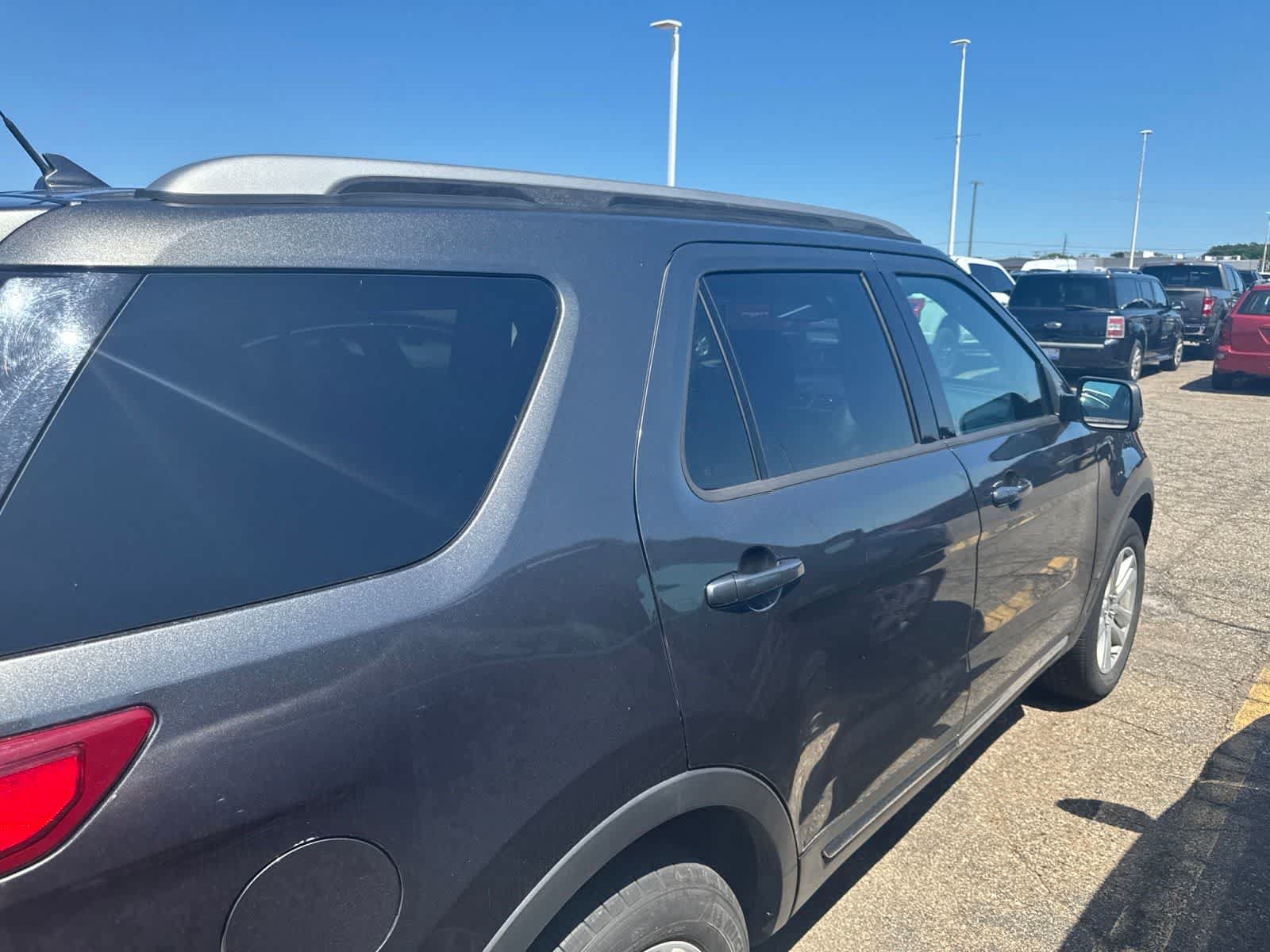 Used 2018 Ford Explorer XLT w/ Equipment Group 201A AWD/4WD image 12