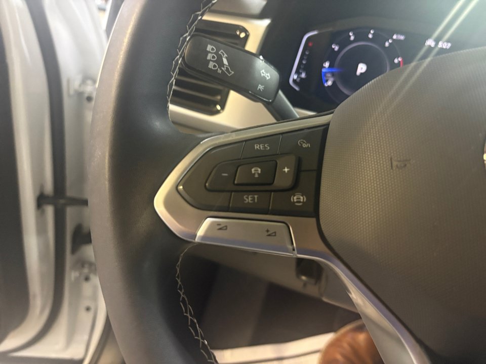 Certified 2023 Volkswagen Atlas SE w/ Black Wheel Package FWD image 19