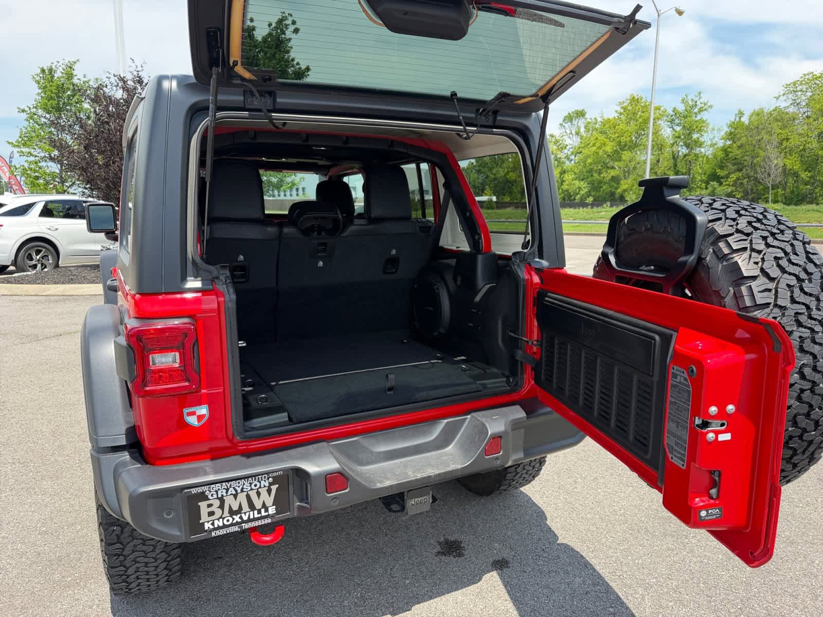 Used 2022 Jeep Wrangler Unlimited Rubicon w/ Safety Group AWD/4WD image 17