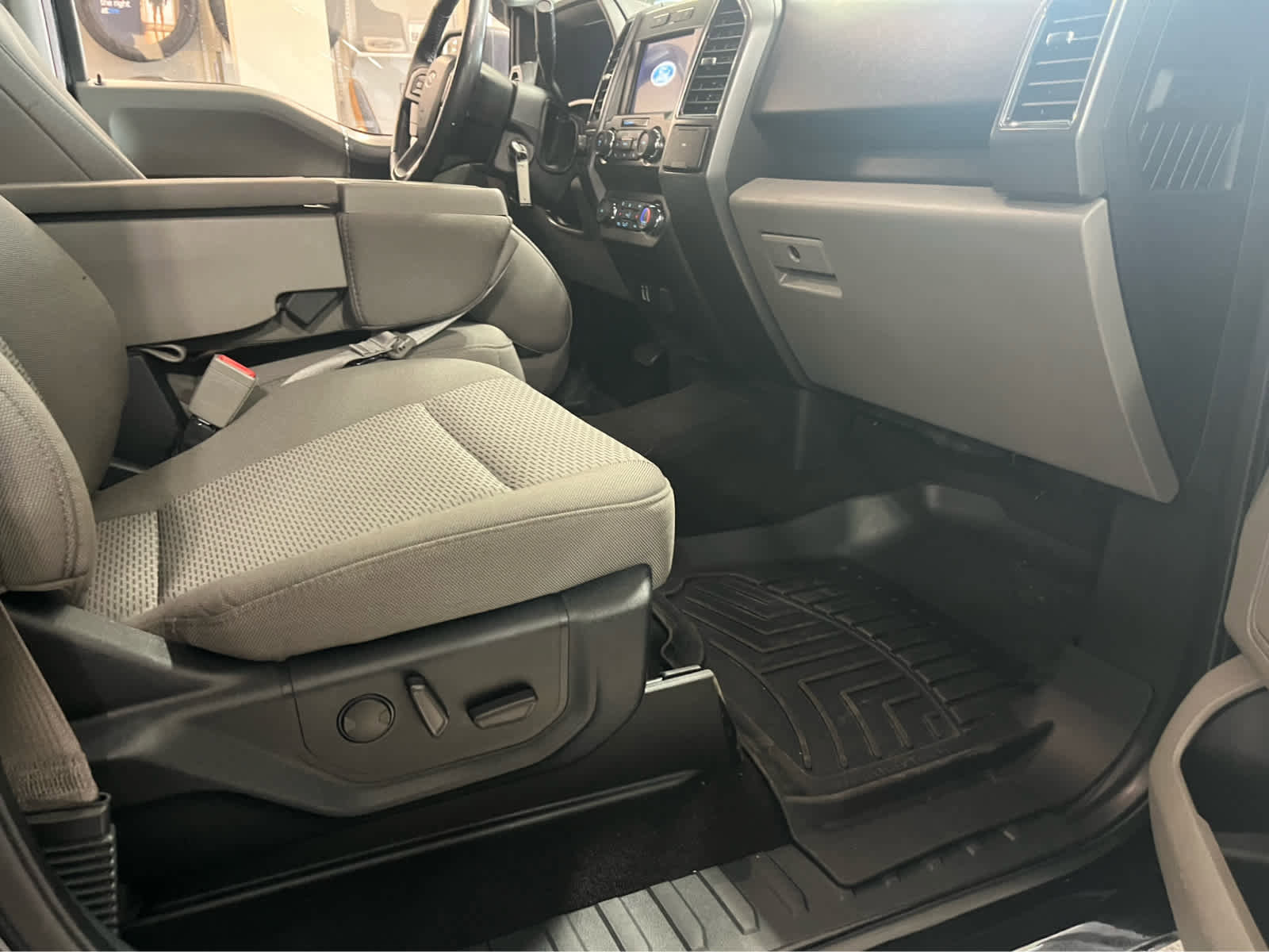 Used 2020 Ford F150 XLT w/ Equipment Group 302A Luxury AWD/4WD image 36