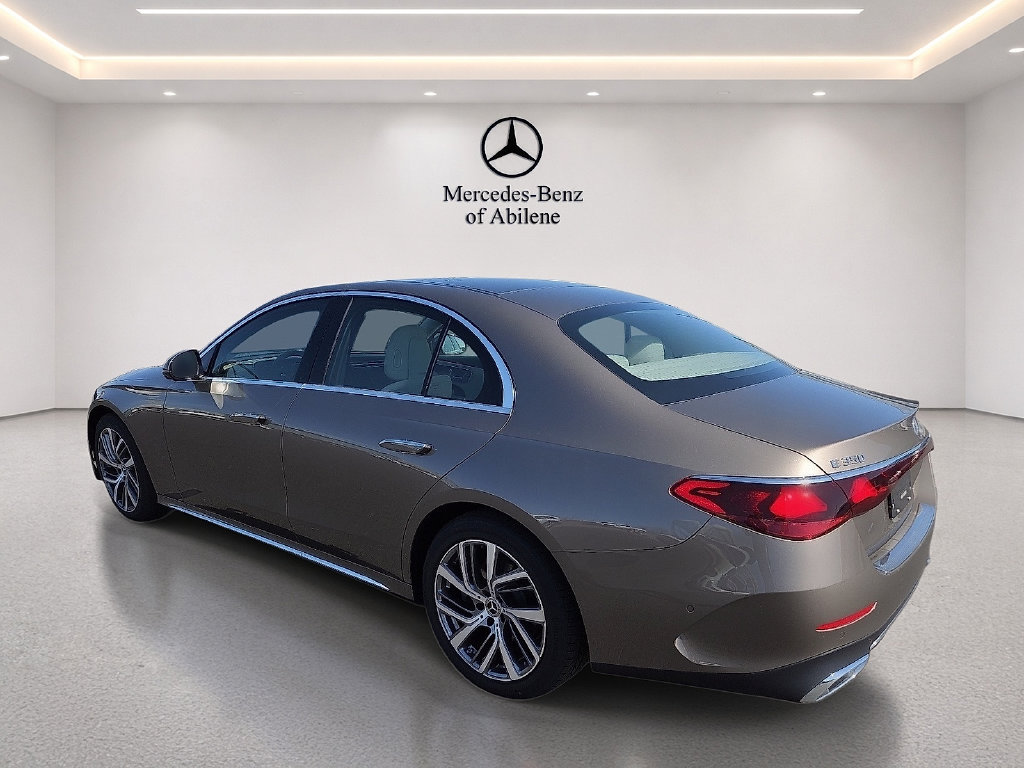 Used 2025 Mercedes-Benz E 350 4MATIC Sedan image 4
