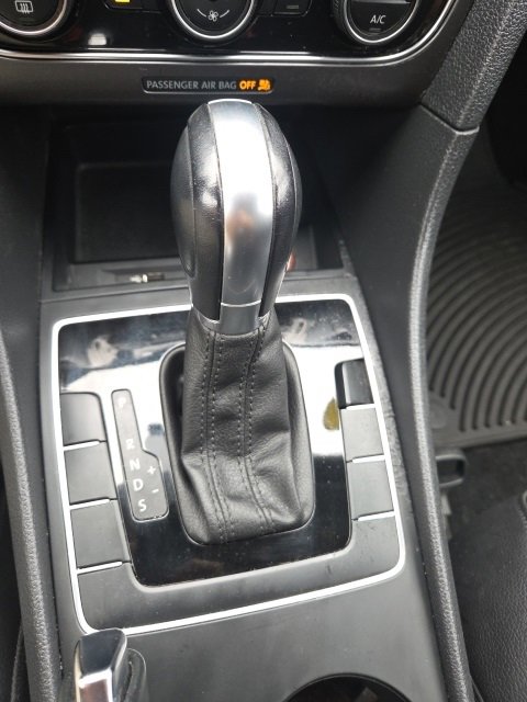 Used 2016 Volkswagen Passat 1.8T R-Line w/ R-Line Lighting Package image 7