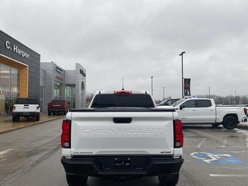 Used 2024 Chevrolet Colorado ZR2 w/ ZR2 Convenience Package III image 3