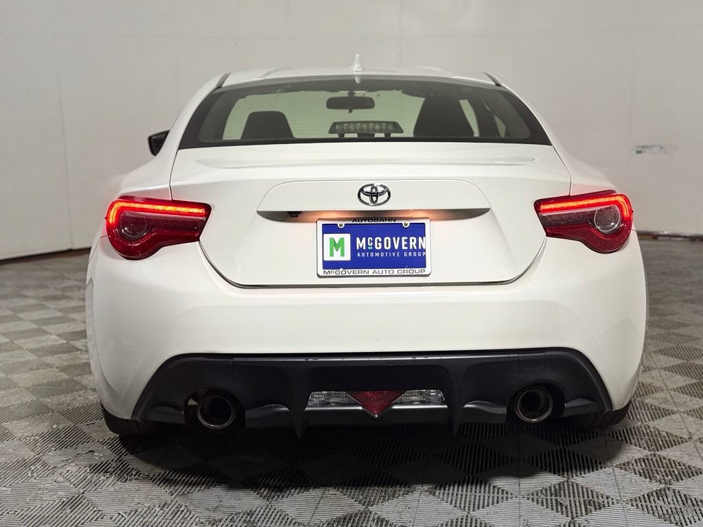 Used 2017 Toyota 86 RWD image 5