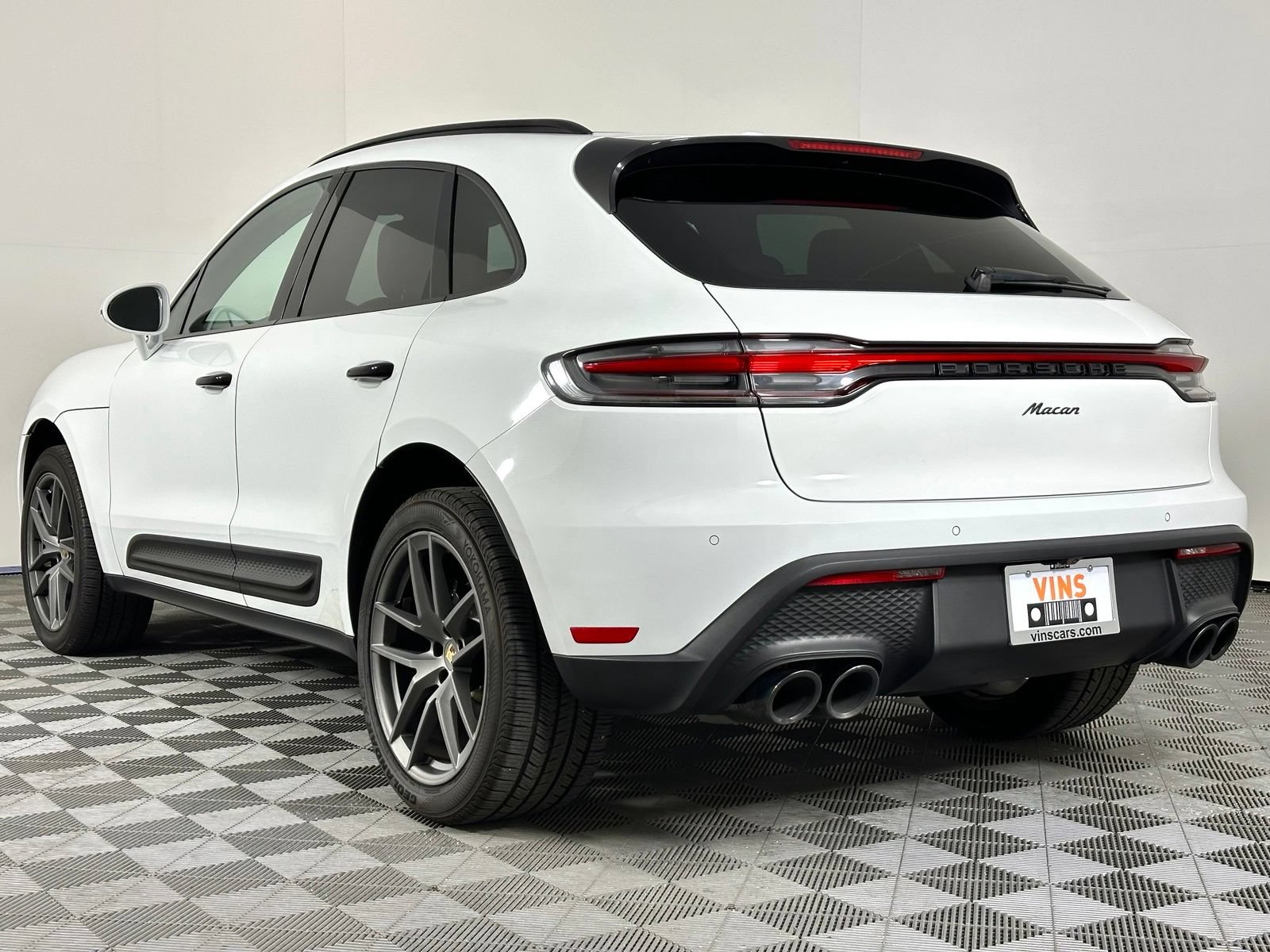 Used 2022 Porsche Macan AWD/4WD image 34
