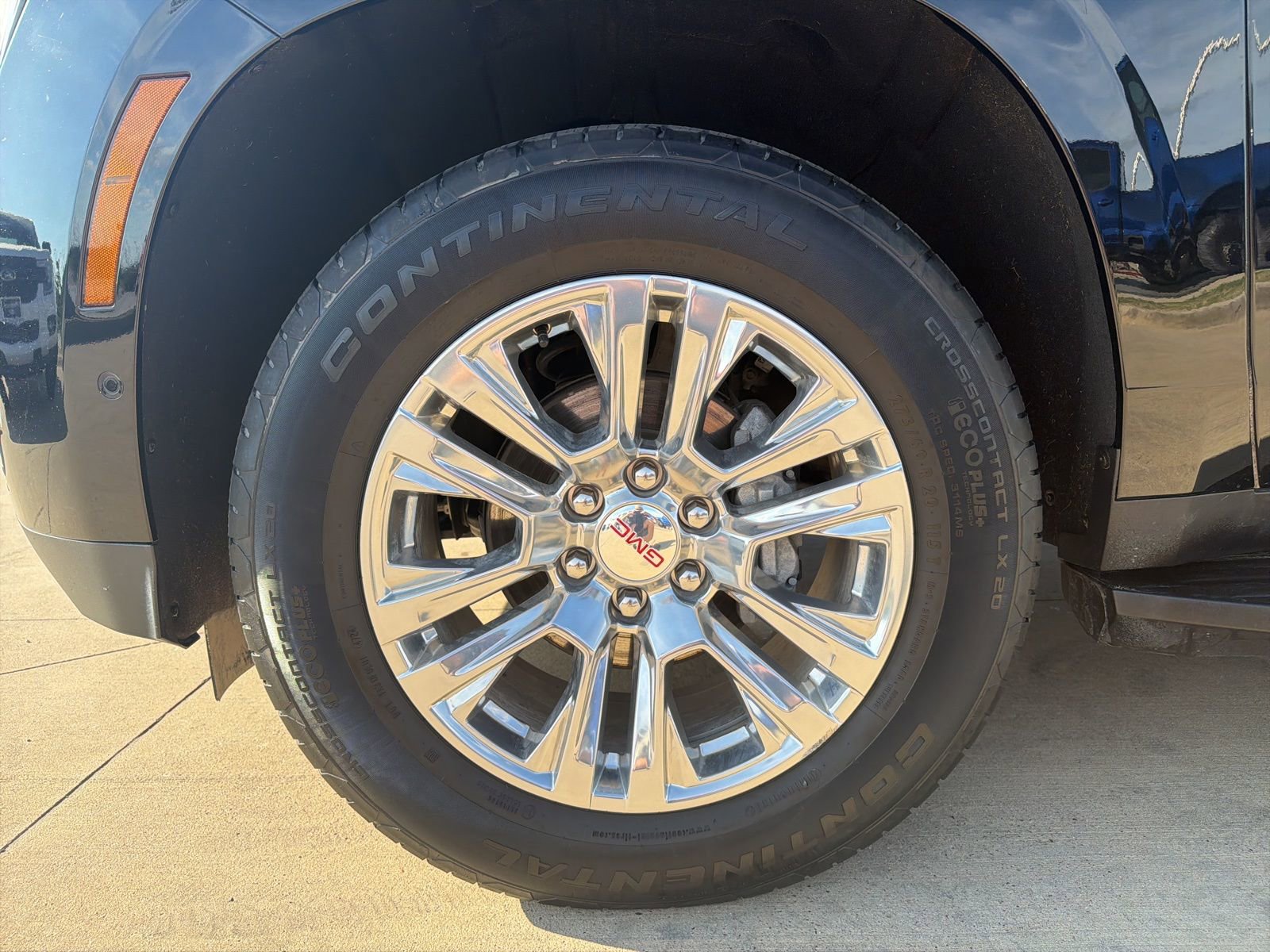 Used 2025 GMC Yukon XL Denali image 10