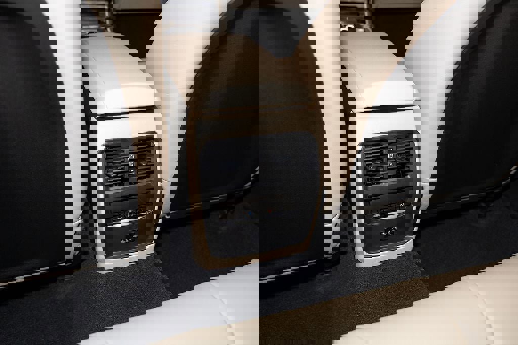 Used 2026 BMW 330i xDrive Sedan w/ Convenience Package image 35