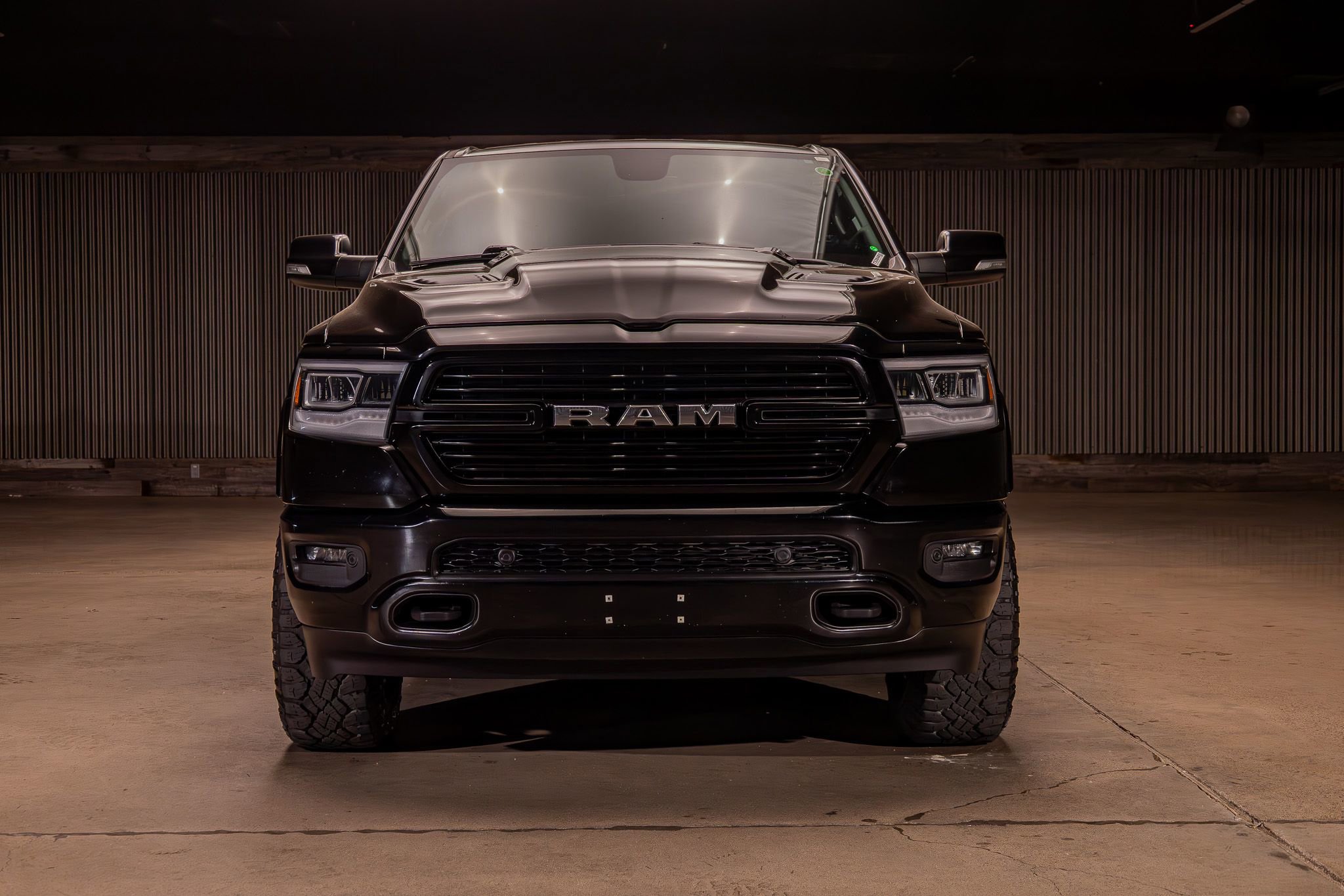 Used 2019 RAM 1500 Laramie w/ Sport Appearance Package AWD/4WD image 2