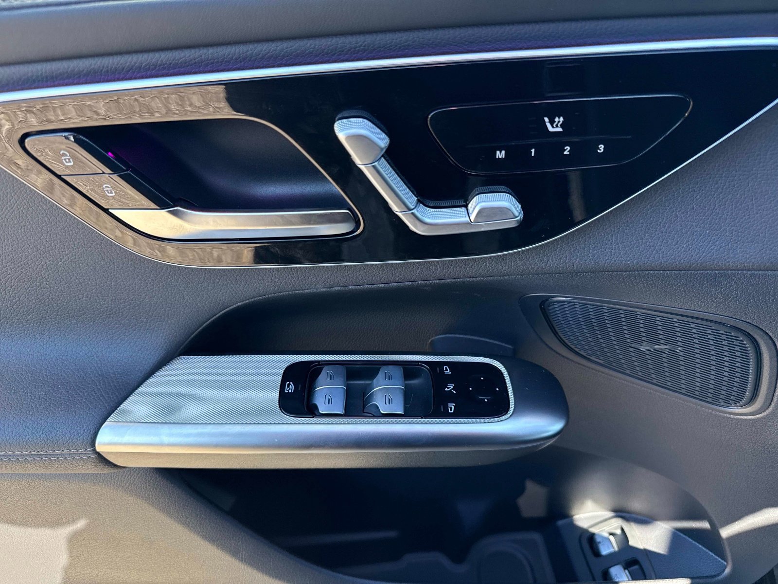 Used 2025 Mercedes-Benz GLC 350e 4MATIC image 20