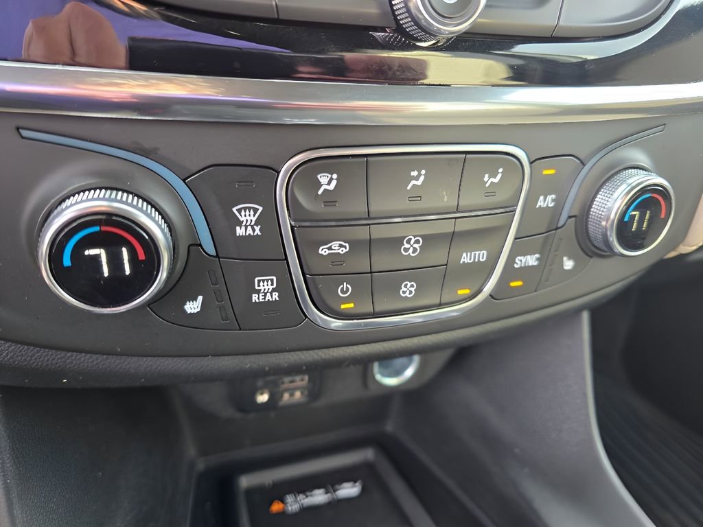 Used 2023 Chevrolet Traverse LT w/ LT Premium Package image 19