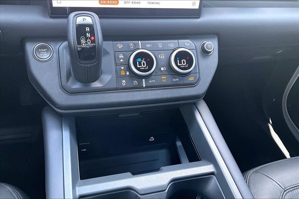 Certified 2025 Land Rover Defender 130 X-Dynamic SE AWD/4WD image 23