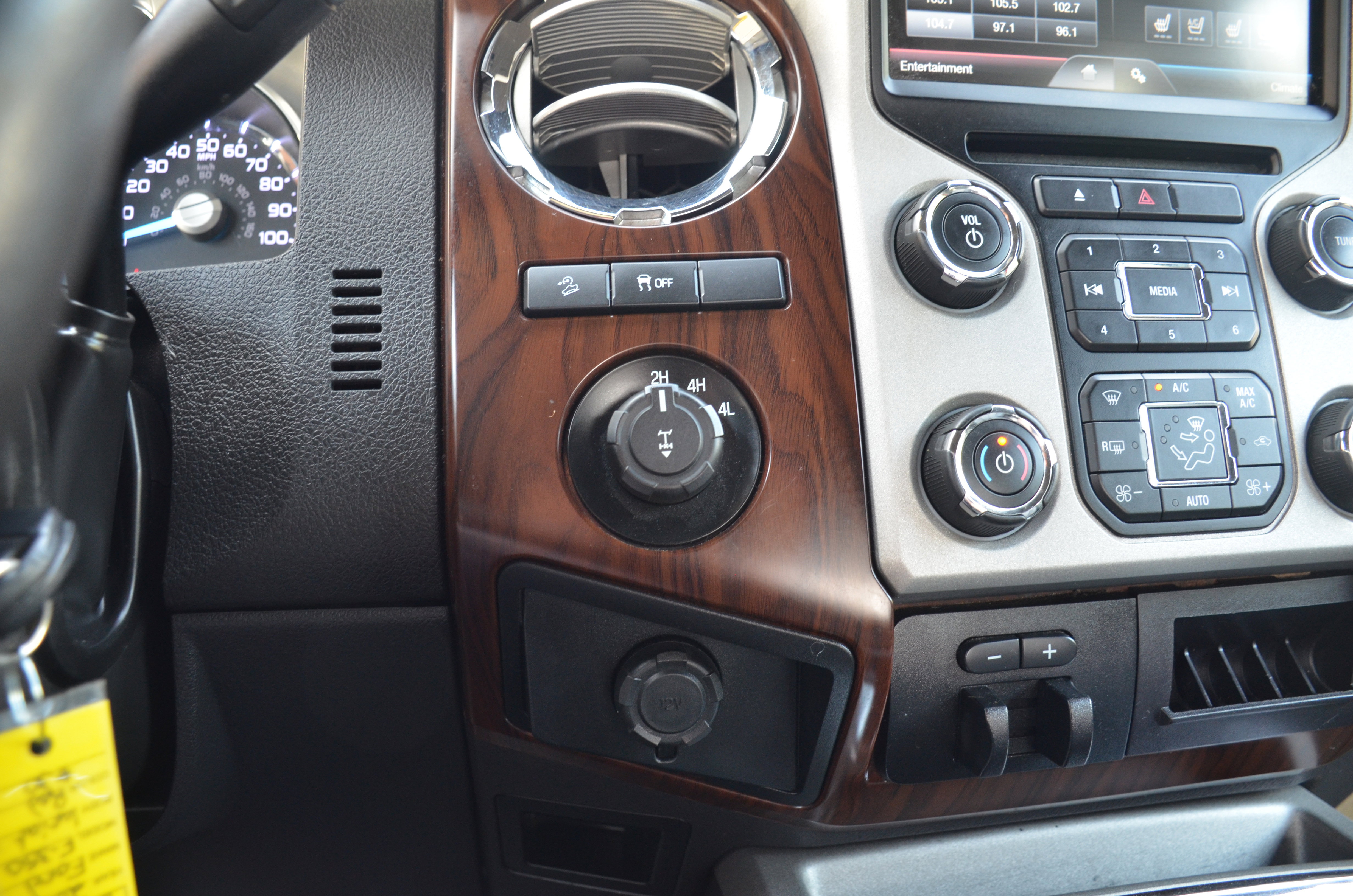 Used 2014 Ford F350 Lariat w/ Lariat Interior Package image 15