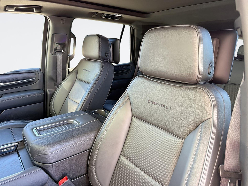 Used 2024 GMC Yukon Denali w/ Advanced Technology Package AWD/4WD image 23
