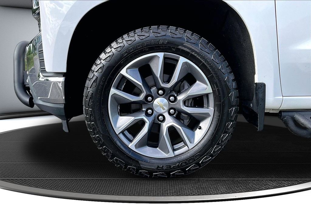 Used 2020 Chevrolet Silverado 1500 LT AWD/4WD image 35