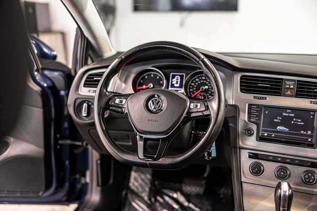 Used 2016 Volkswagen Golf S image 33