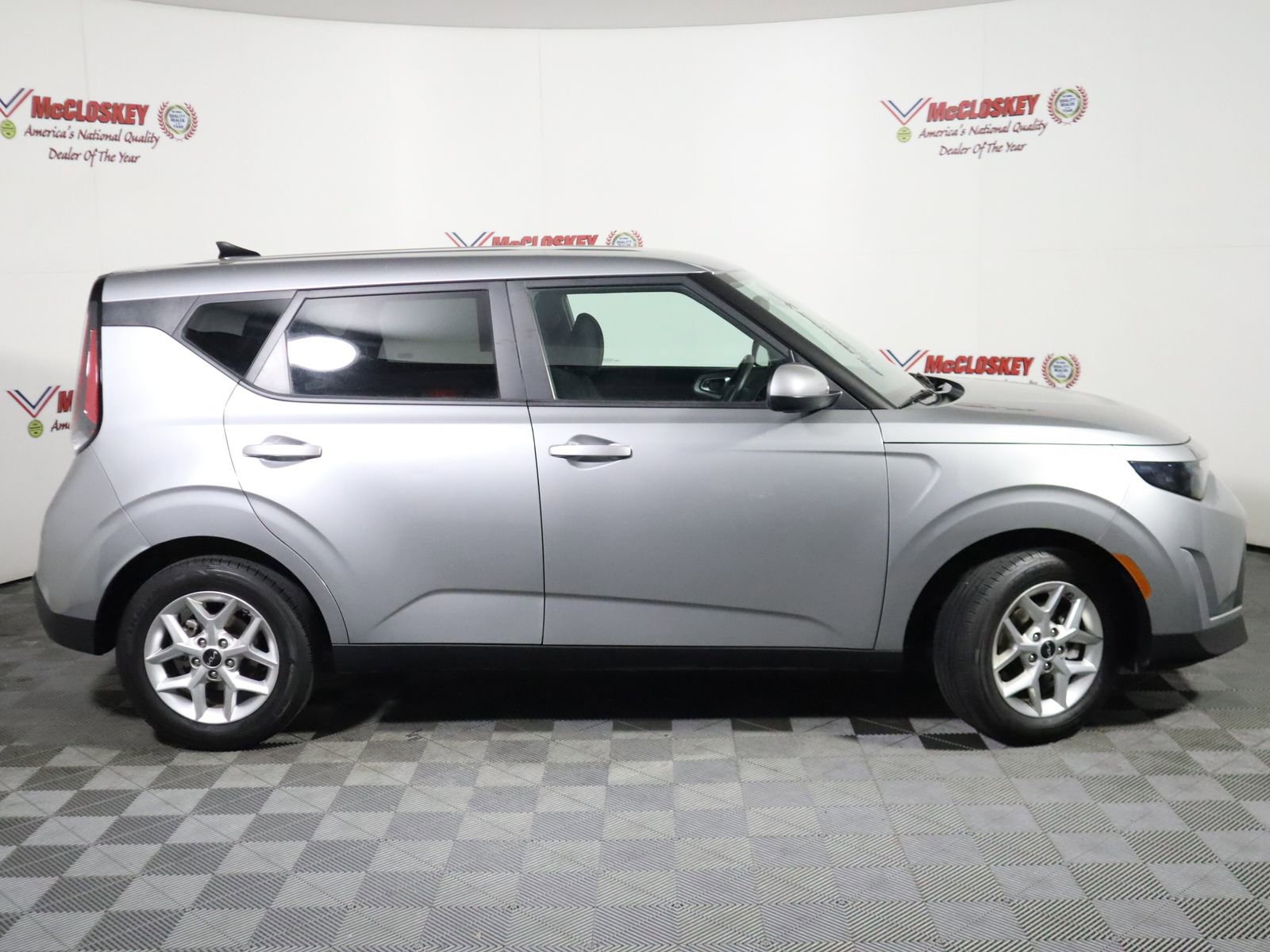 Used 2023 Kia Soul LX w/ Option Group 015 FWD image 3