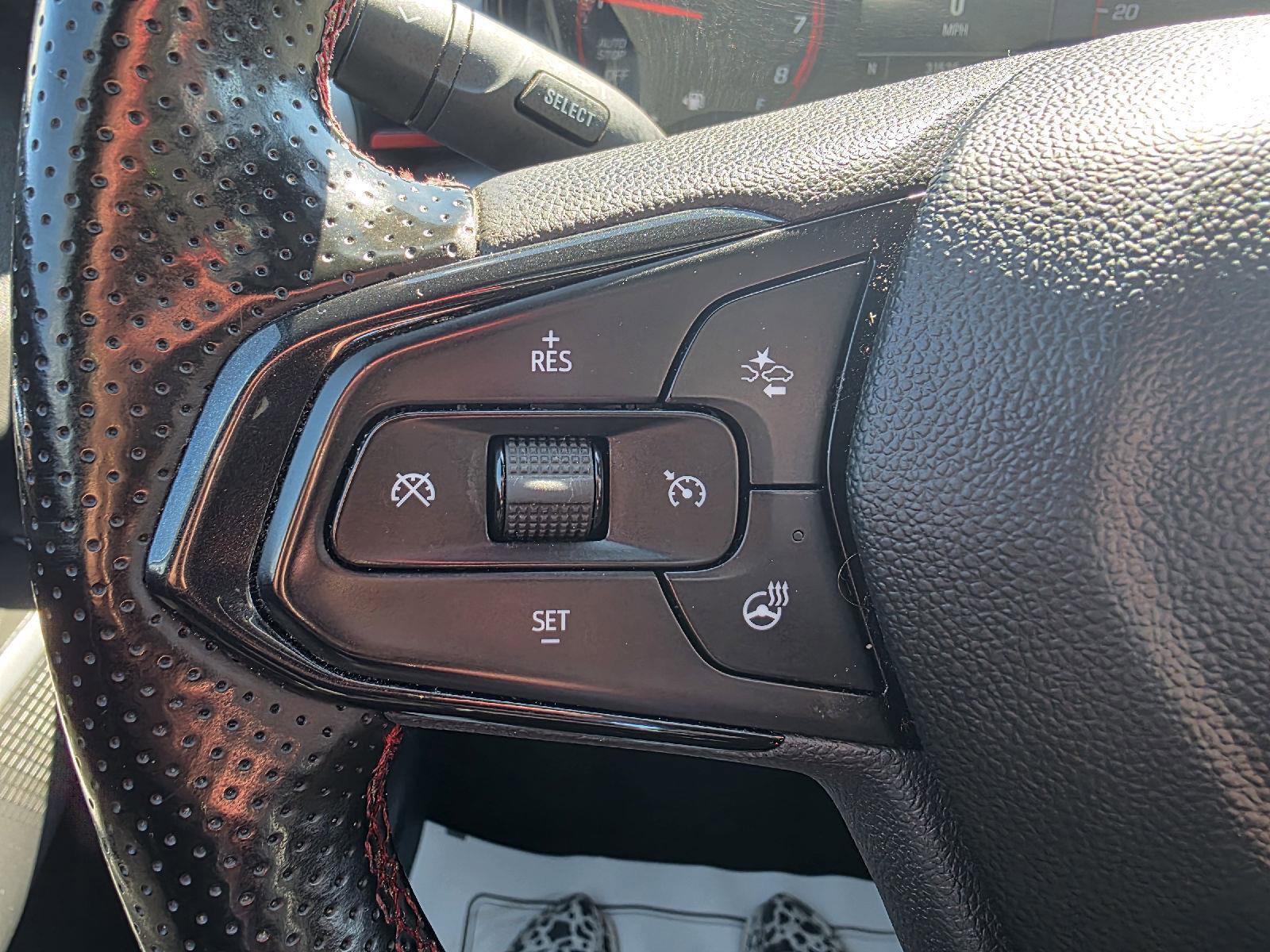 Used 2025 Chevrolet Trax RS w/ Sunroof Package FWD image 17