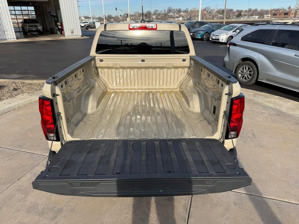 Used 2024 Chevrolet Colorado W/T image 7