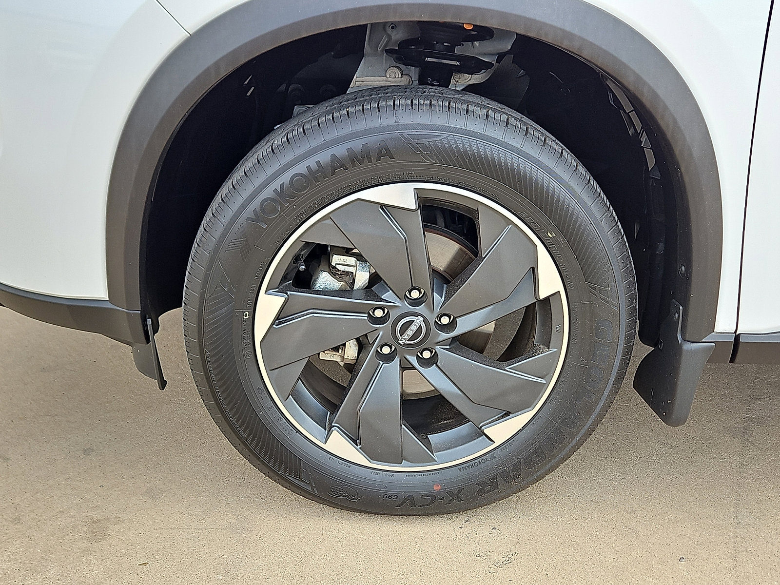 Used 2025 Nissan Rogue SV w/ SV Premium Package FWD image 5