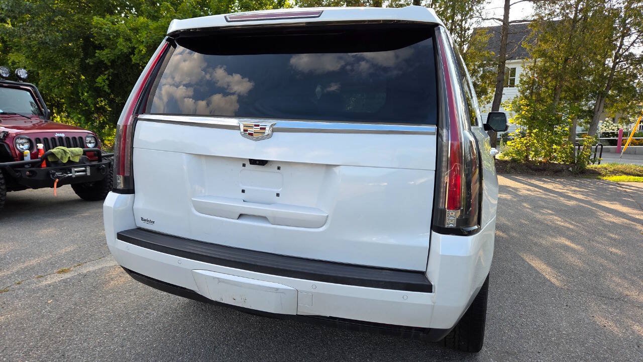 Used 2017 Cadillac Escalade Luxury AWD/4WD image 17