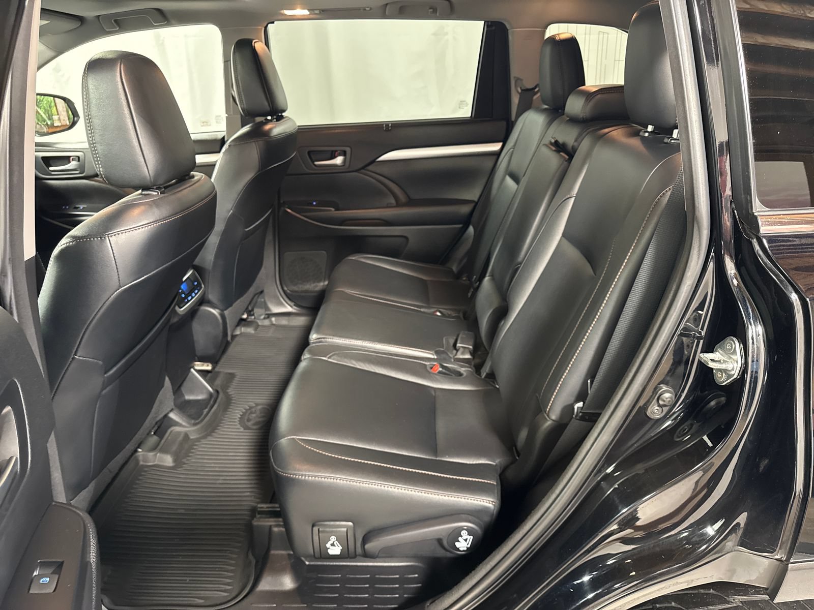 Used 2018 Toyota Highlander XLE AWD/4WD image 5