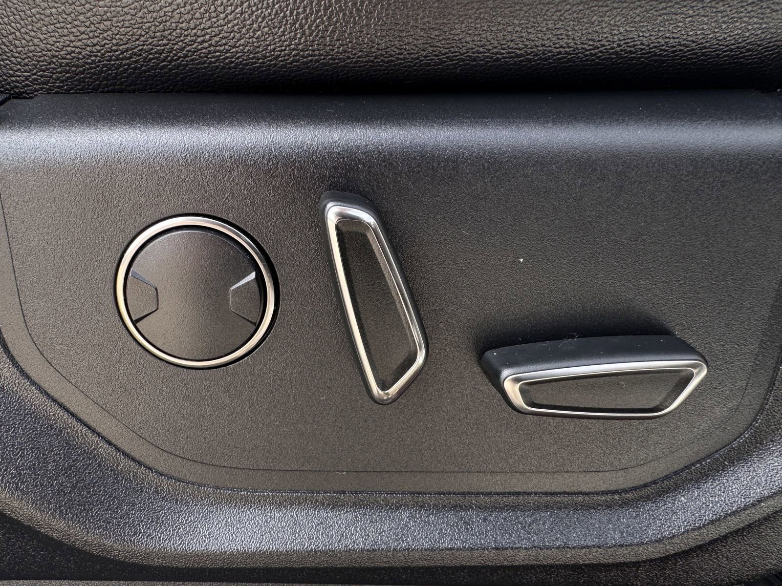 Used 2018 Ford F150 Raptor w/ Equipment Group 802A Luxury image 29