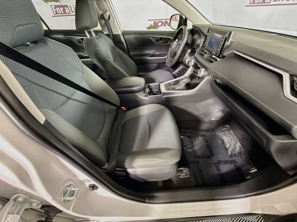 Certified 2022 Toyota RAV4 LE AWD/4WD image 29