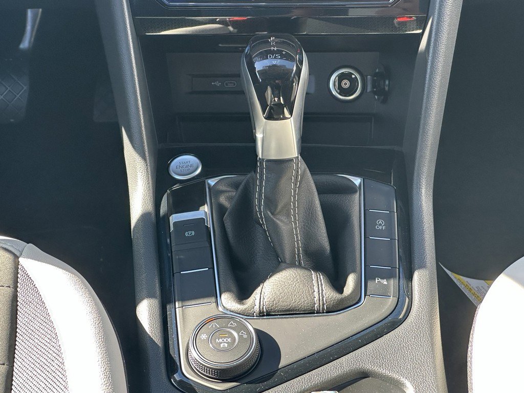 New 2025 Volkswagen Taos SE image 13