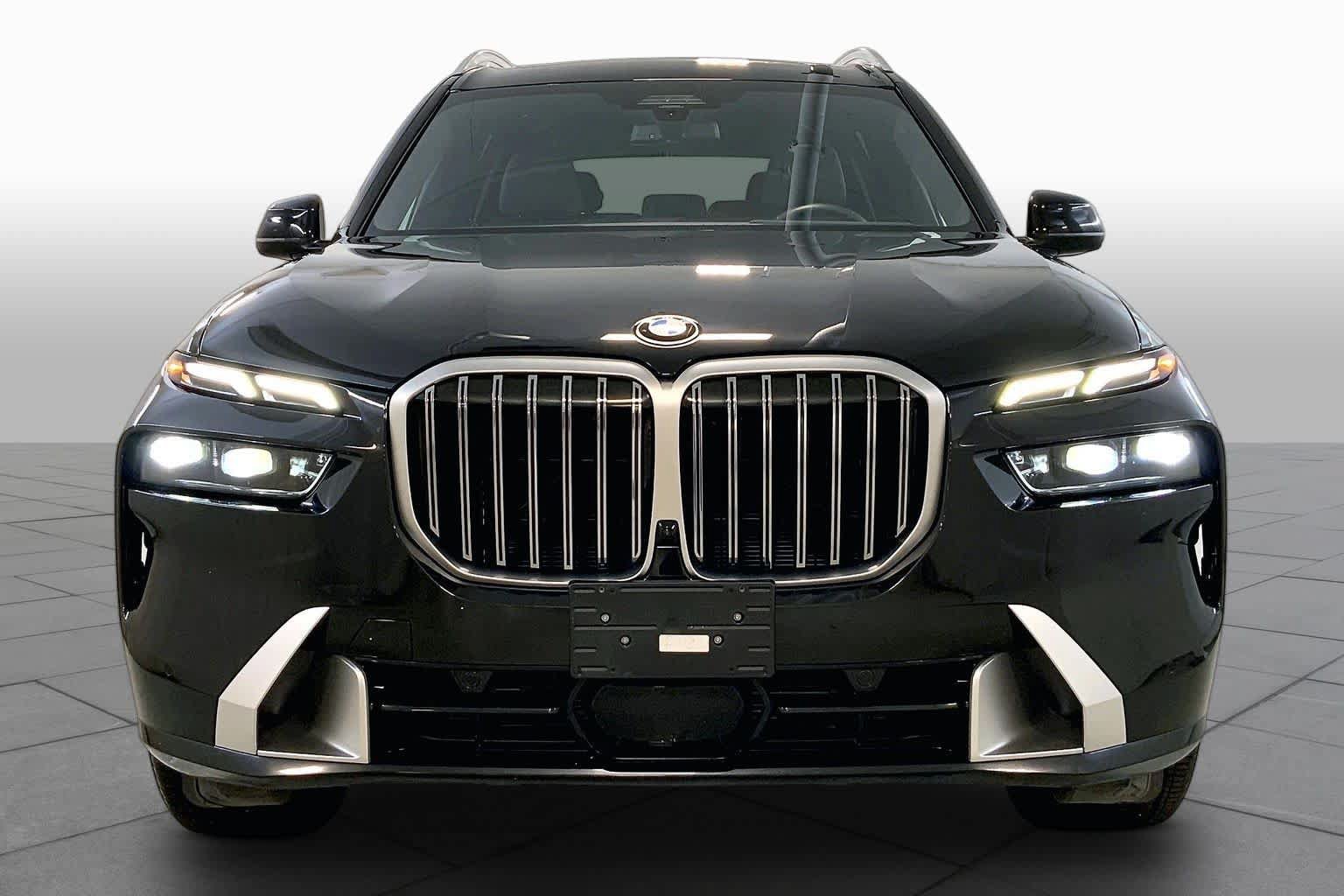Used 2024 BMW X7 xDrive40i w/ Executive Package AWD/4WD image 3