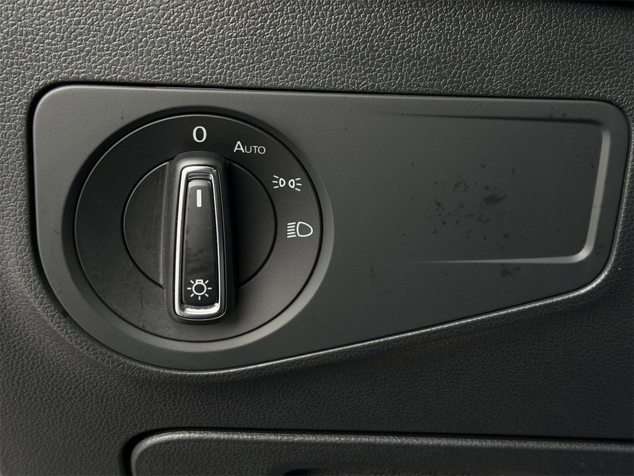 Used 2023 Volkswagen Tiguan SE image 22