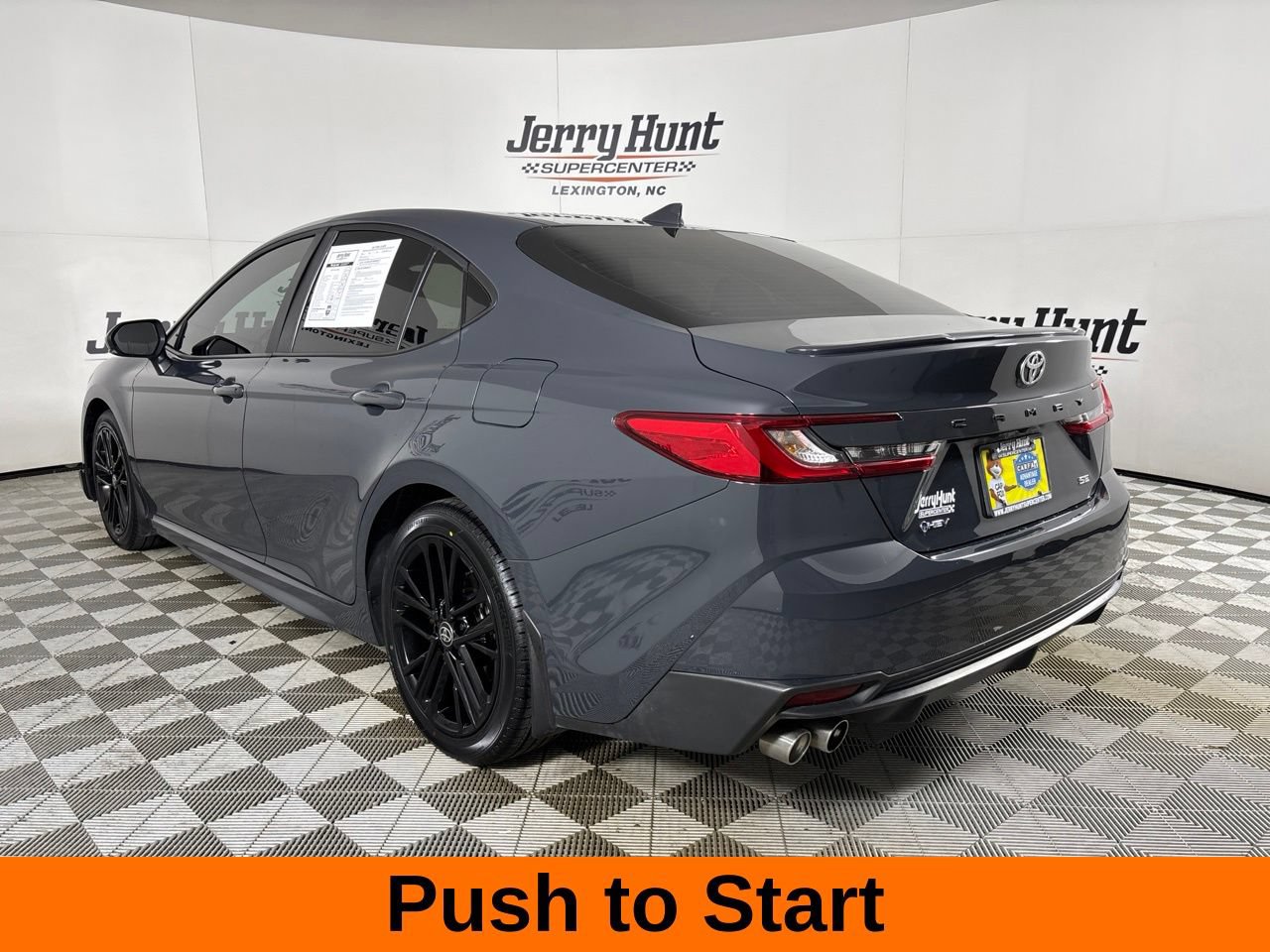 Used 2025 Toyota Camry SE FWD image 9