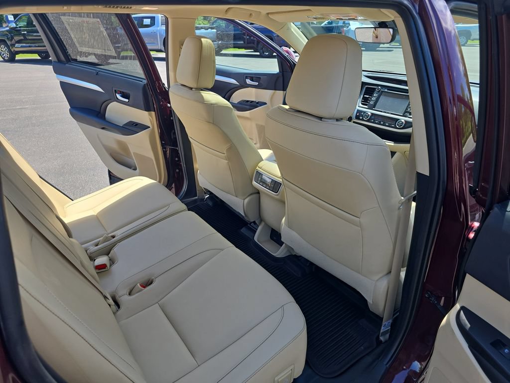 Certified 2019 Toyota Highlander XLE AWD/4WD image 13