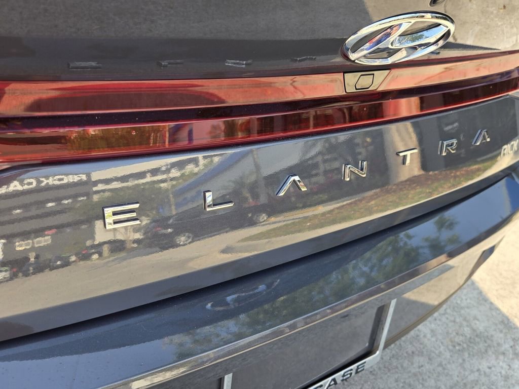 Used 2023 Hyundai Elantra SEL w/ Convenience Package FWD image 11