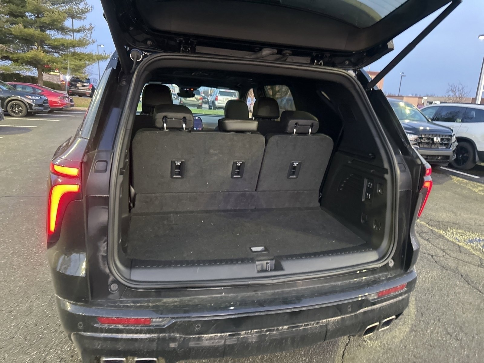 Used 2025 Chevrolet Traverse High Country image 35