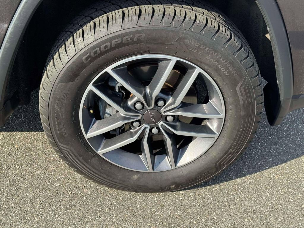 Used 2019 Jeep Grand Cherokee Limited w/ Luxury Group II image 9