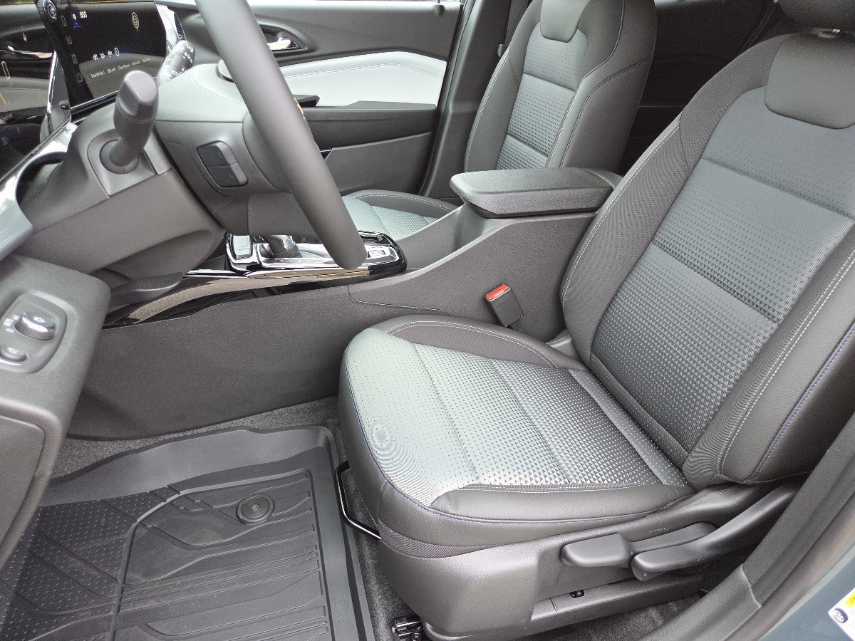 New 2026 Chevrolet Trax LT w/ Driver Confidence Package FWD image 25