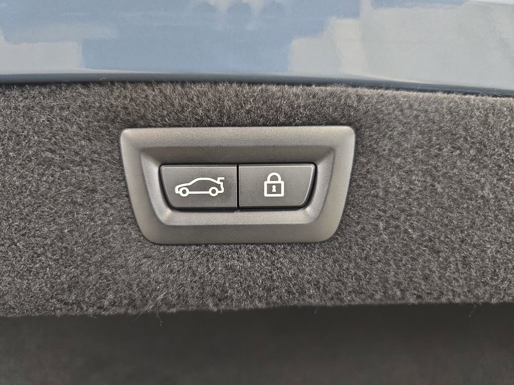 Used 2022 BMW M850i xDrive Convertible w/ Driving Assistance Package image 29