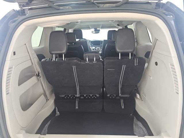 Used 2023 Chrysler Pacifica Touring-L FWD image 16
