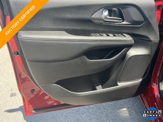 Used 2025 Chrysler Voyager LX FWD image 23