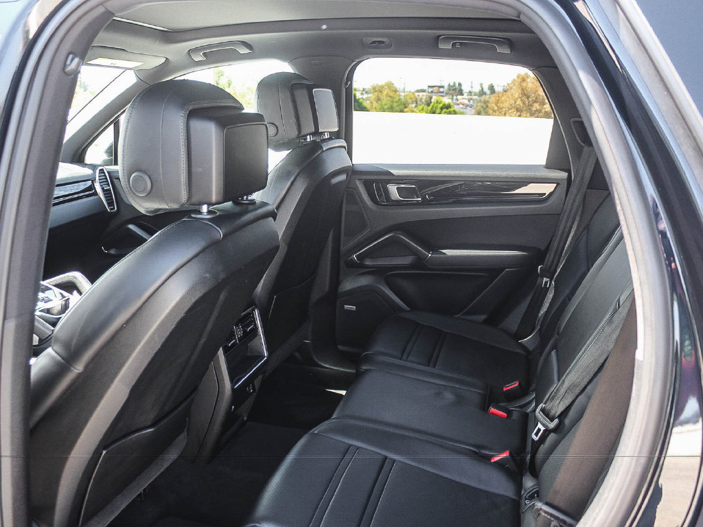Used 2019 Porsche Cayenne S w/ Premium Package AWD/4WD image 19
