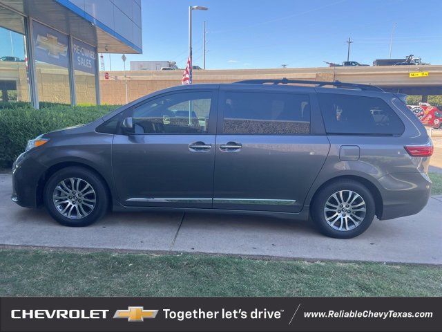 Used 2019 Toyota Sienna XLE image 7