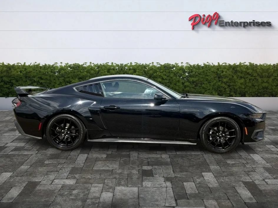 Used 2024 Ford Mustang Coupe RWD image 8