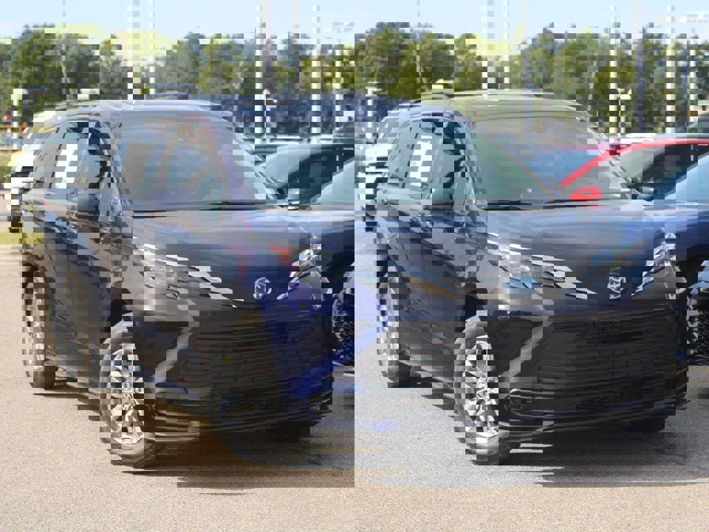 Used 2025 Toyota Sienna LE image 14